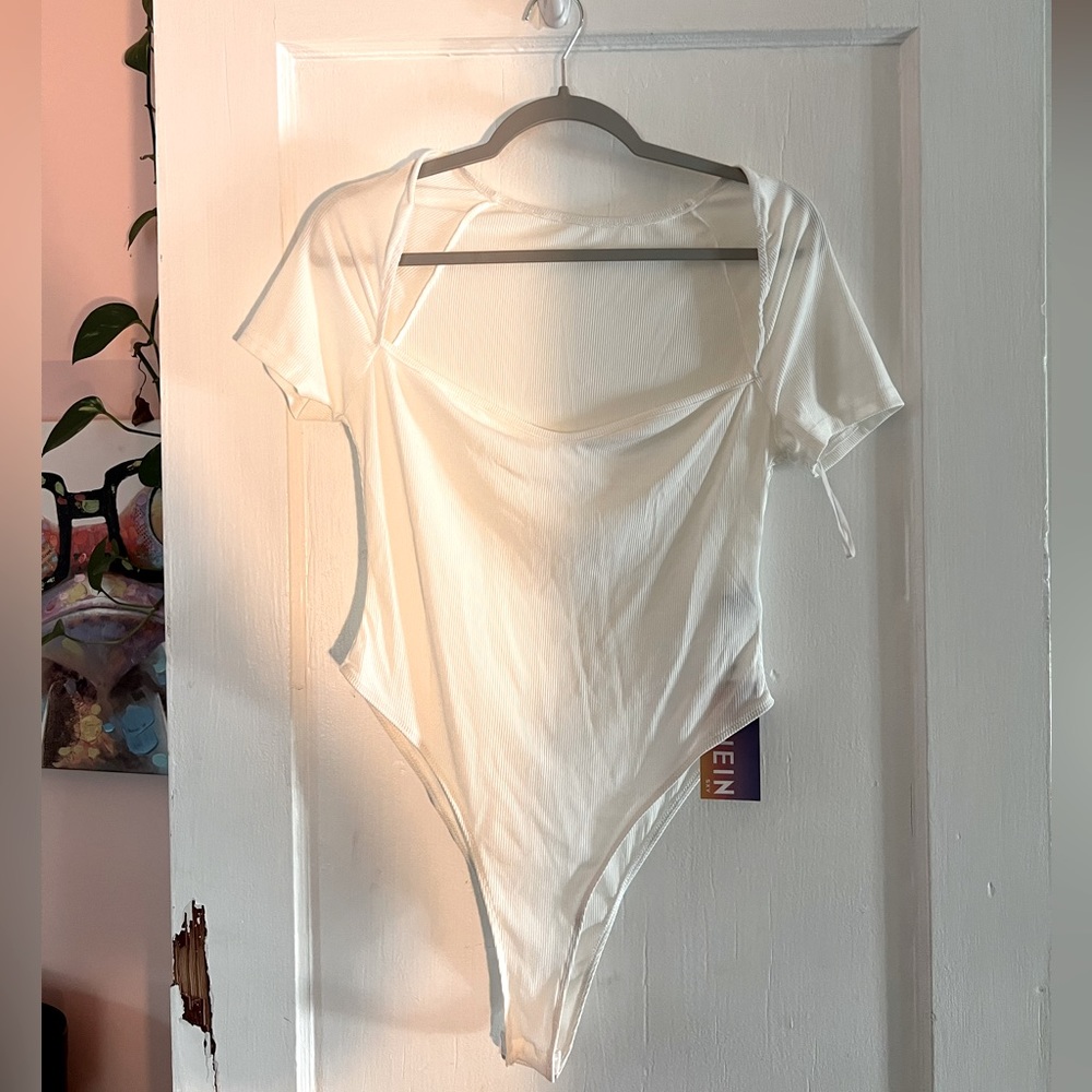 L white body suit